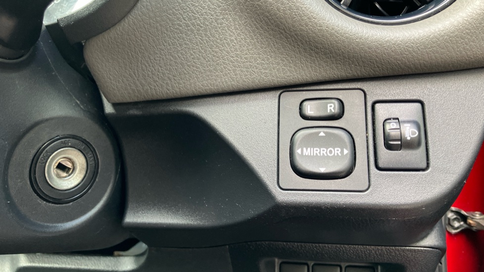 Toyota Yaris 1.5 VVT-i Icon Tech 5dr Petrol Hatchback - Image 16