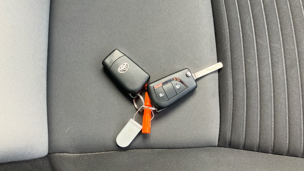 Toyota Yaris 1.5 VVT-i Icon Tech 5dr Petrol Hatchback - Image 28
