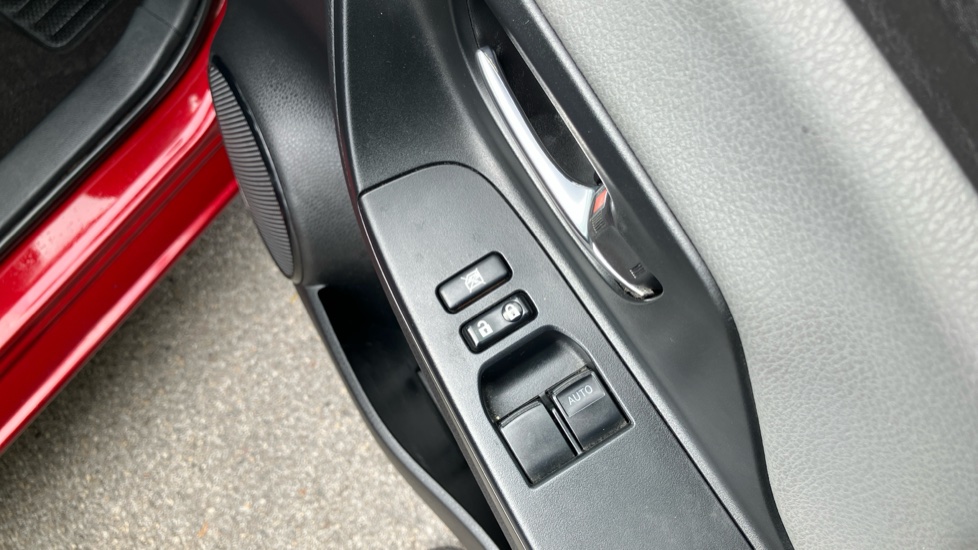 Toyota Yaris 1.5 VVT-i Icon Tech 5dr Petrol Hatchback - Image 30