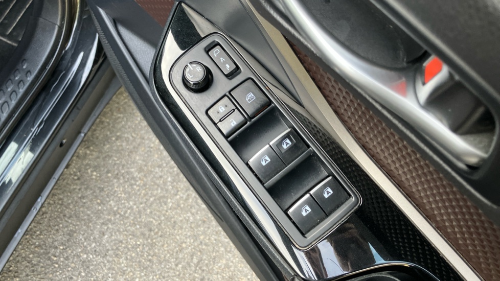 Toyota C-HR 1.8 Hybrid Excel 5dr CVT Hybrid Hatchback - Image 31