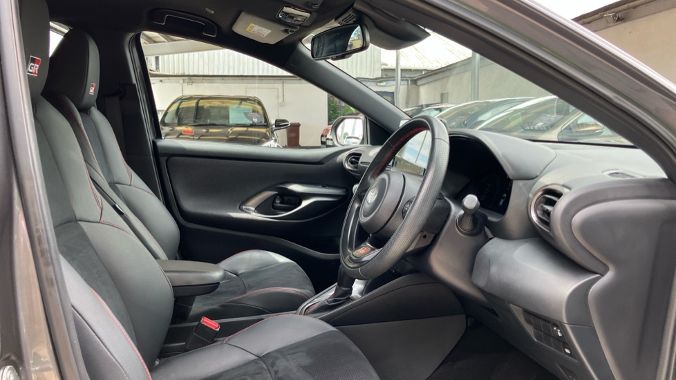 Toyota Yaris 1.5 Hybrid 130 GR Sport 5dr CVT Hybrid Hatchback - Image 12