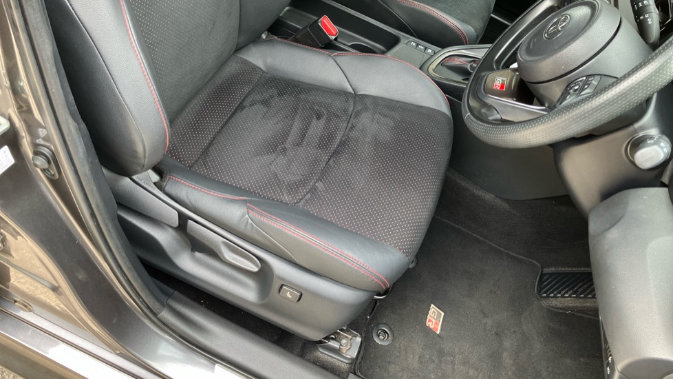 Toyota Yaris 1.5 Hybrid 130 GR Sport 5dr CVT Hybrid Hatchback - Image 17