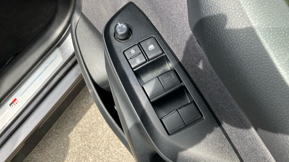 Toyota Yaris 1.5 Hybrid 130 GR Sport 5dr CVT Hybrid Hatchback - Image 31