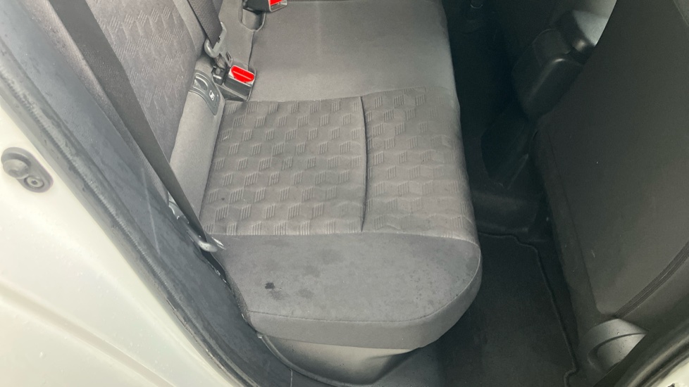 Toyota Yaris 1.5 Hybrid Design 5dr CVT Hybrid Hatchback - Image 14
