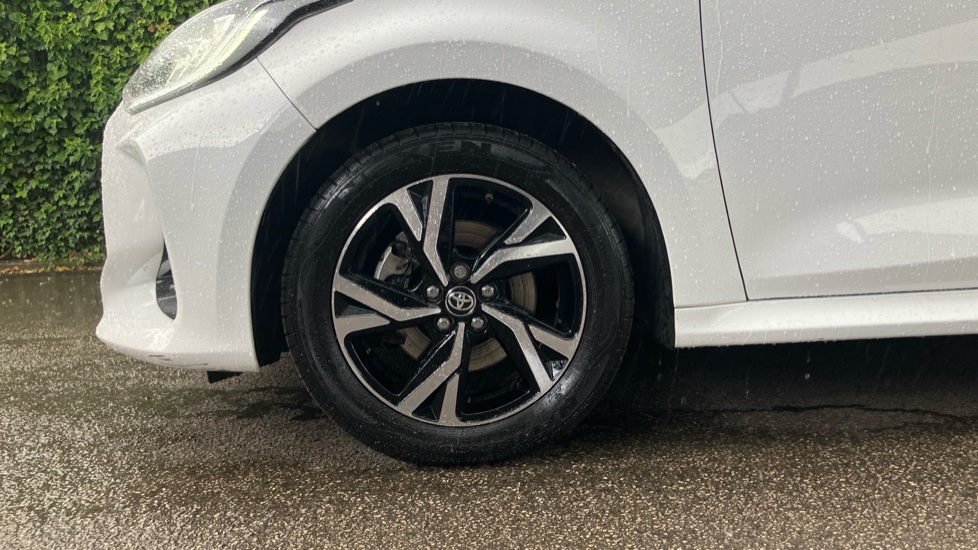 Toyota Yaris 1.5 Hybrid Design 5dr CVT Hybrid Hatchback - Image 25