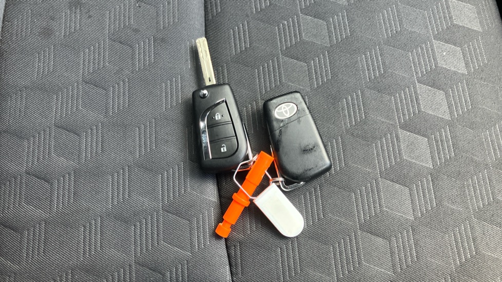 Toyota Yaris 1.5 Hybrid Design 5dr CVT Hybrid Hatchback - Image 28