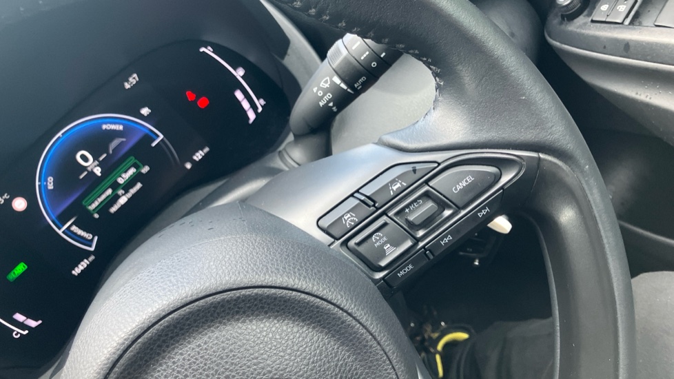 Toyota Yaris 1.5 Hybrid Design 5dr CVT Hybrid Hatchback - Image 33