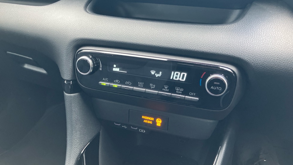 Toyota Yaris 1.5 Hybrid Design 5dr CVT Hybrid Hatchback - Image 34