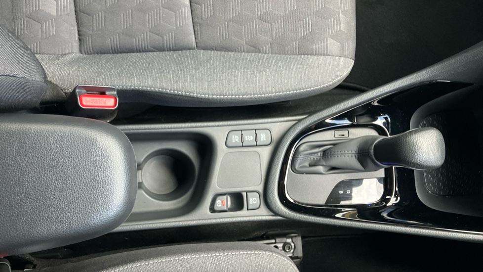 Toyota Yaris 1.5 Hybrid Design 5dr CVT Hybrid Hatchback - Image 49