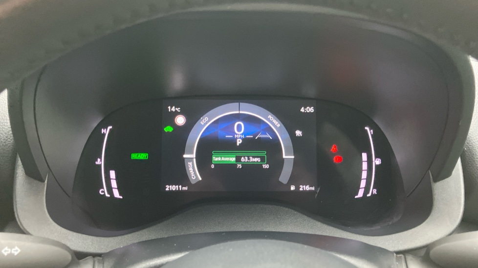 Toyota Yaris Cross 1.5 Hybrid Design 5dr CVT Hybrid Estate - Image 11