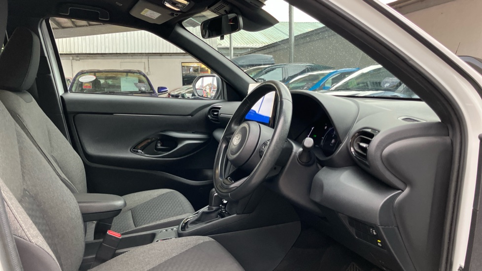Toyota Yaris Cross 1.5 Hybrid Design 5dr CVT Hybrid Estate - Image 12