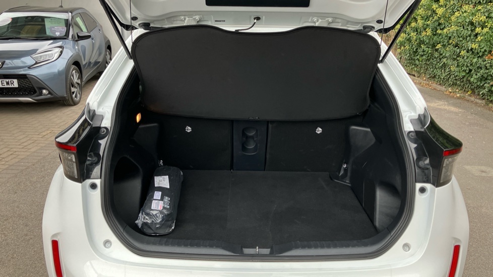 Toyota Yaris Cross 1.5 Hybrid Design 5dr CVT Hybrid Estate - Image 13