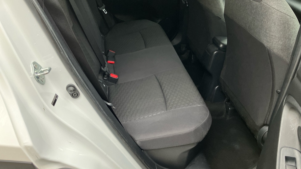 Toyota Yaris Cross 1.5 Hybrid Design 5dr CVT Hybrid Estate - Image 14