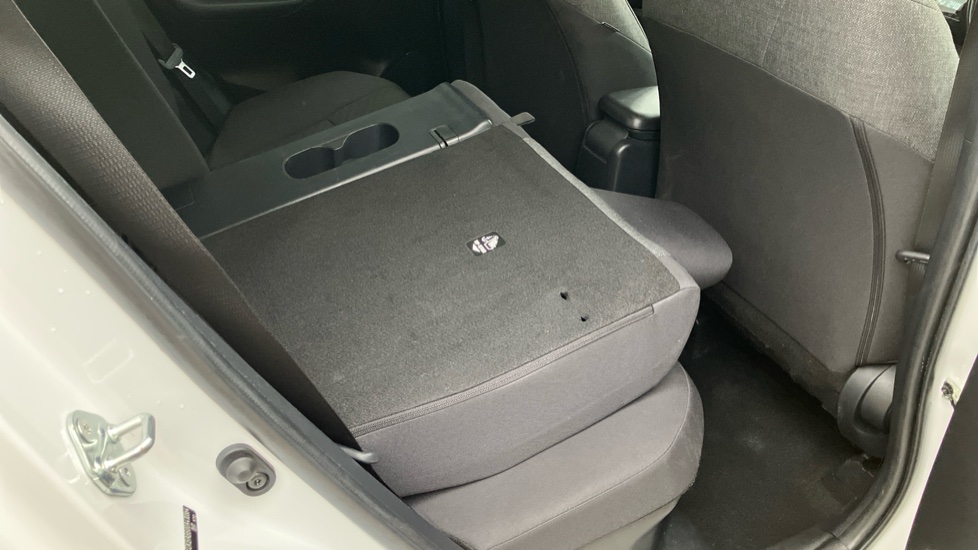 Toyota Yaris Cross 1.5 Hybrid Design 5dr CVT Hybrid Estate - Image 18