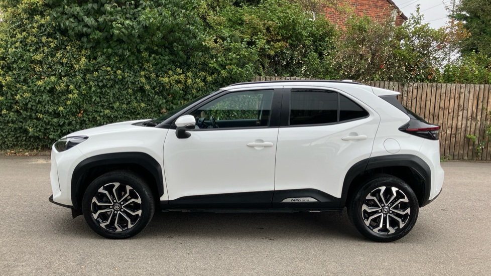 Toyota Yaris Cross 1.5 Hybrid Design 5dr CVT Hybrid Estate - Image 24
