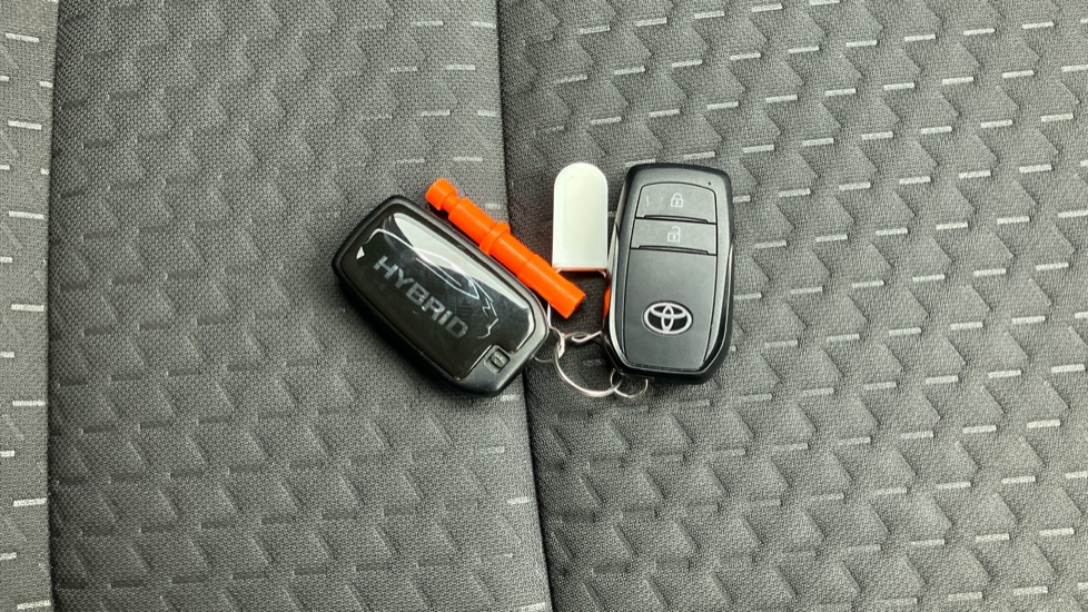 Toyota Yaris Cross 1.5 Hybrid Design 5dr CVT Hybrid Estate - Image 28