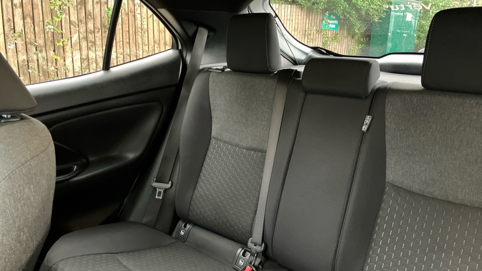 Toyota Yaris Cross 1.5 Hybrid Design 5dr CVT Hybrid Estate - Image 37