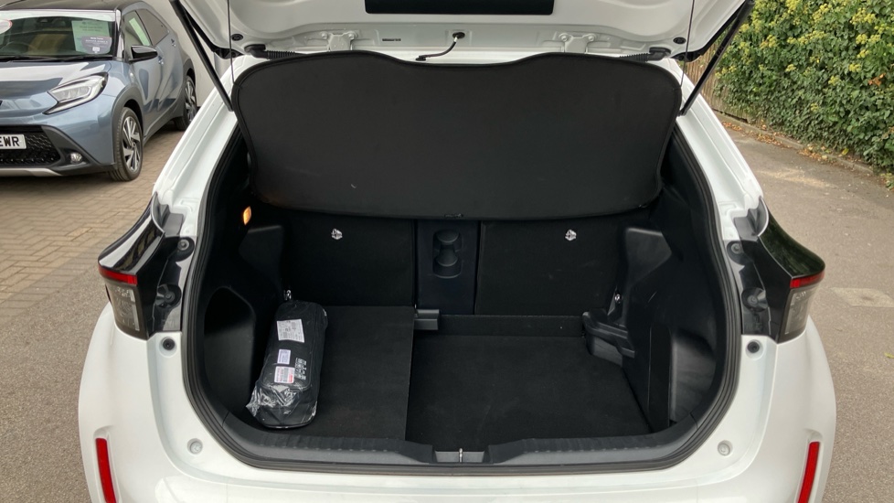 Toyota Yaris Cross 1.5 Hybrid Design 5dr CVT Hybrid Estate - Image 44