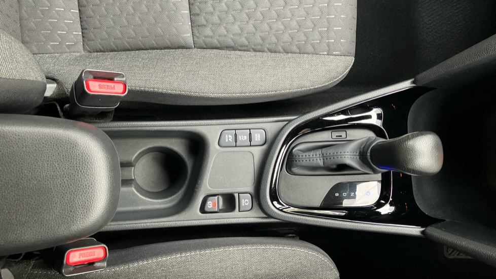 Toyota Yaris Cross 1.5 Hybrid Design 5dr CVT Hybrid Estate - Image 53