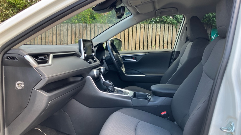 Toyota RAV4 2.5 VVT-i Hybrid Design 5dr CVT 2WD Hybrid Estate - Image 5