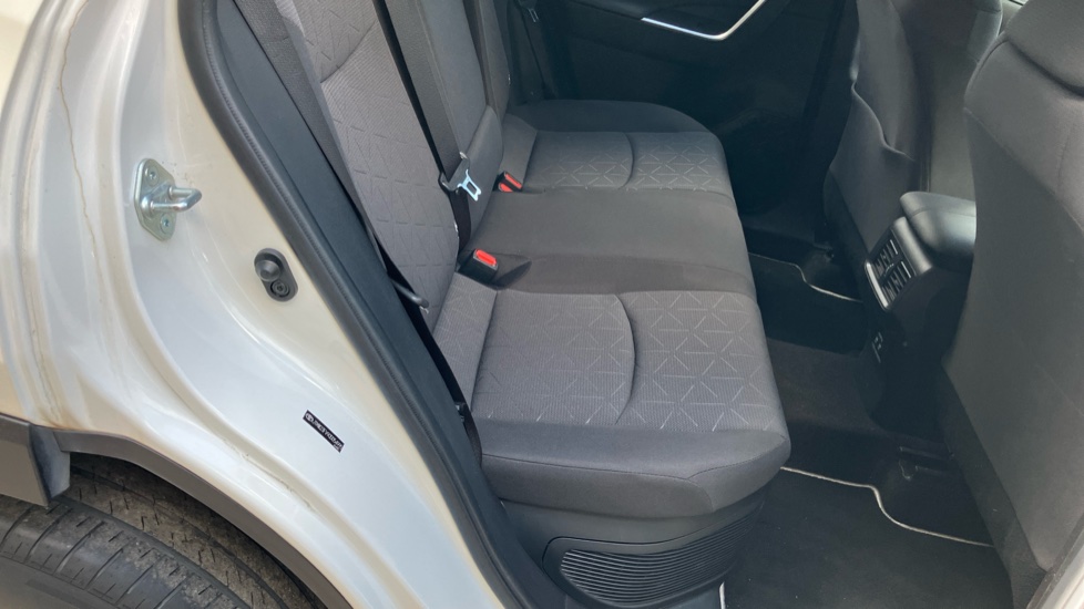Toyota RAV4 2.5 VVT-i Hybrid Design 5dr CVT 2WD Hybrid Estate - Image 14