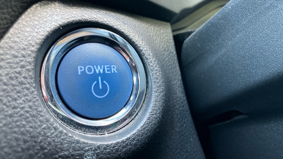 Toyota RAV4 2.5 VVT-i Hybrid Design 5dr CVT 2WD Hybrid Estate - Image 16
