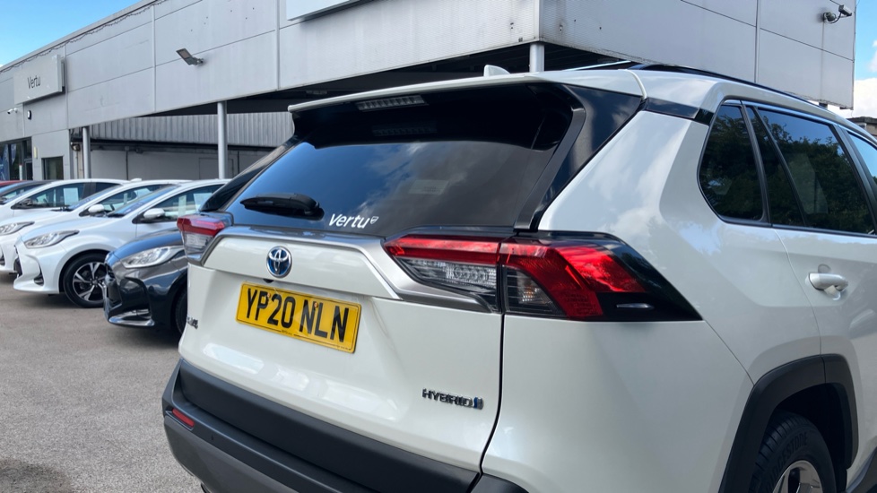 Toyota RAV4 2.5 VVT-i Hybrid Design 5dr CVT 2WD Hybrid Estate - Image 21