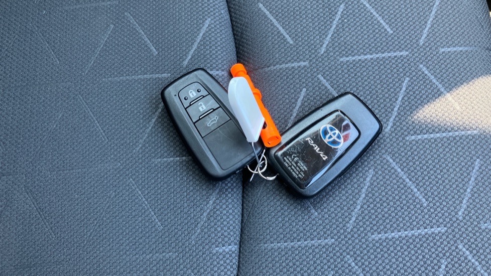 Toyota RAV4 2.5 VVT-i Hybrid Design 5dr CVT 2WD Hybrid Estate - Image 28