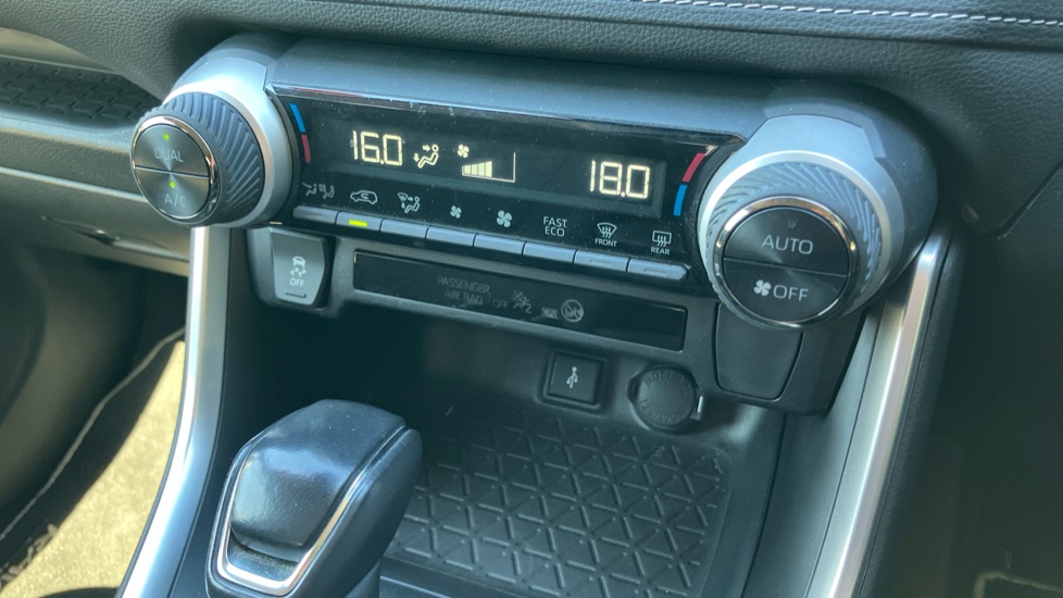 Toyota RAV4 2.5 VVT-i Hybrid Design 5dr CVT 2WD Hybrid Estate - Image 35