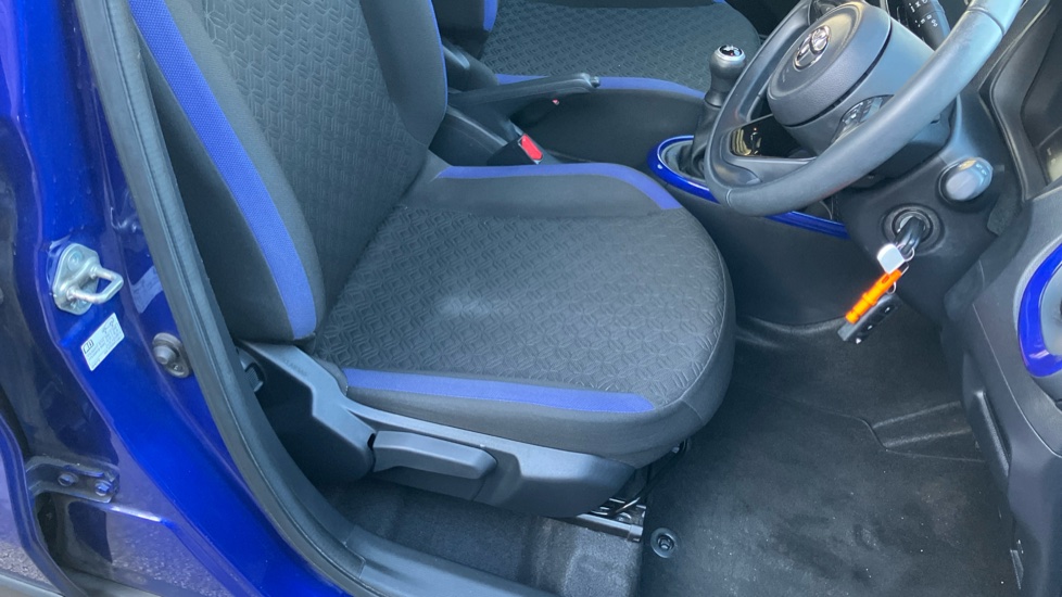 Toyota Aygo X 1.0 VVT-i Edge 5dr Petrol Hatchback - Image 17