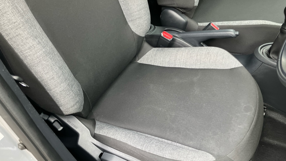 Toyota Aygo X 1.0 VVT-i Pure 5dr Petrol Hatchback - Image 17