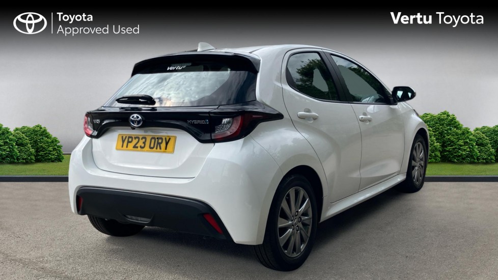 Toyota Yaris 1.5 Hybrid Icon 5dr CVT Hybrid Hatchback - Image 2