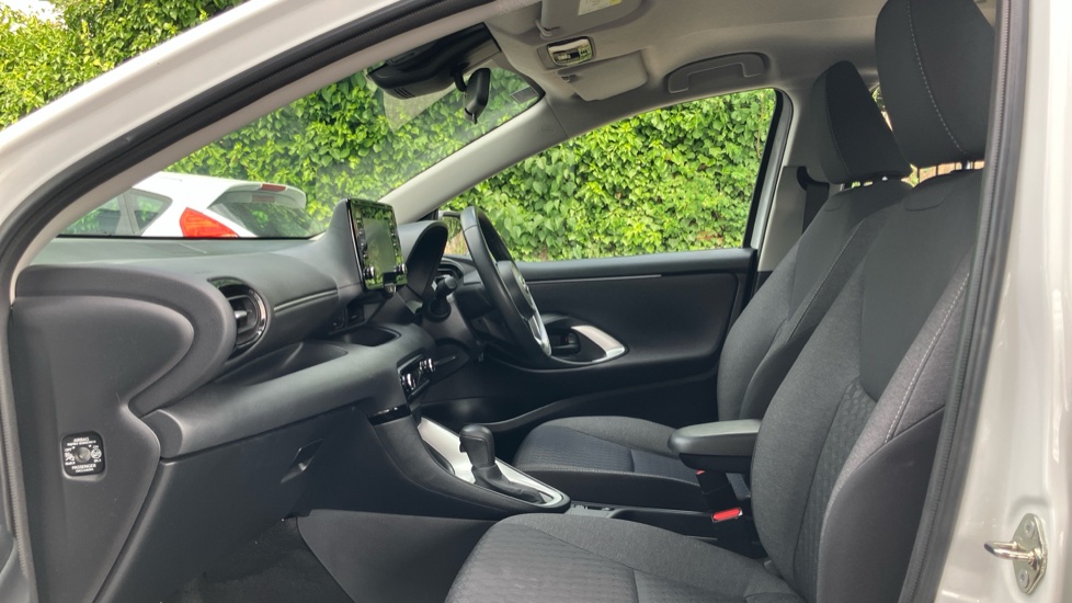 Toyota Yaris 1.5 Hybrid Icon 5dr CVT Hybrid Hatchback - Image 5