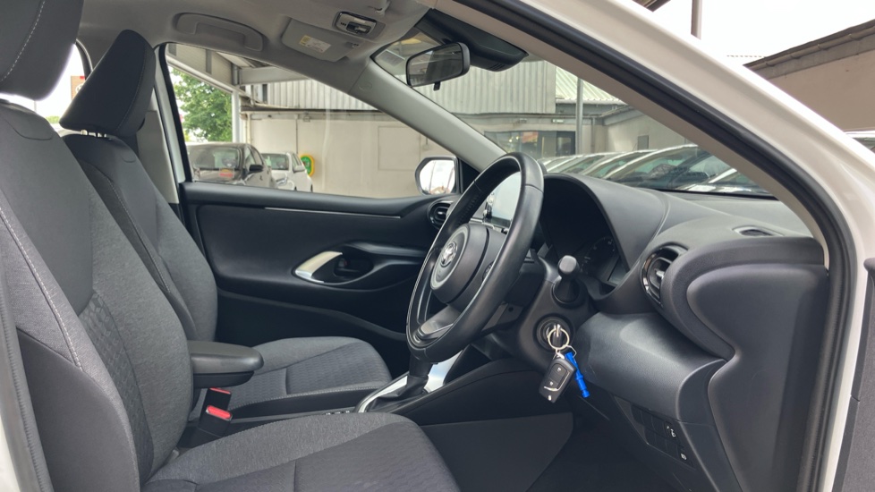 Toyota Yaris 1.5 Hybrid Icon 5dr CVT Hybrid Hatchback - Image 12