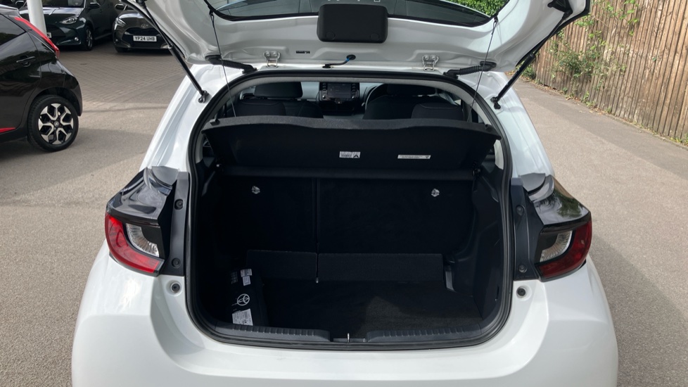 Toyota Yaris 1.5 Hybrid Icon 5dr CVT Hybrid Hatchback - Image 13