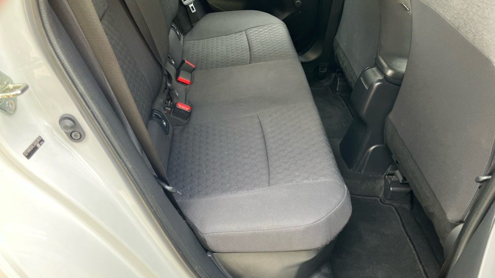 Toyota Yaris 1.5 Hybrid Icon 5dr CVT Hybrid Hatchback - Image 14