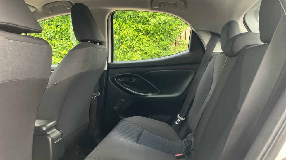 Toyota Yaris 1.5 Hybrid Icon 5dr CVT Hybrid Hatchback - Image 15