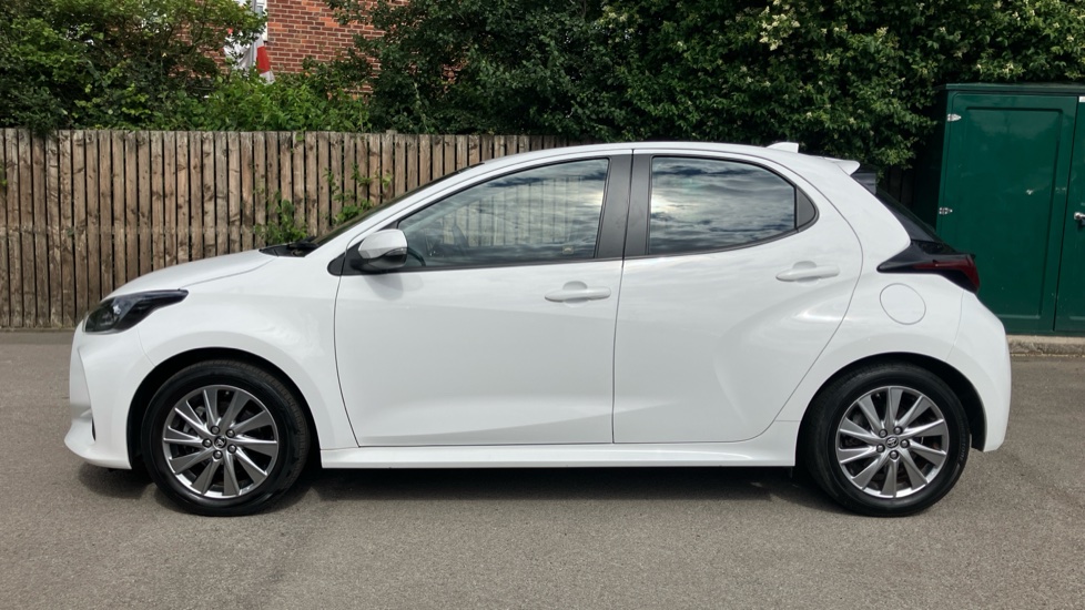 Toyota Yaris 1.5 Hybrid Icon 5dr CVT Hybrid Hatchback - Image 24