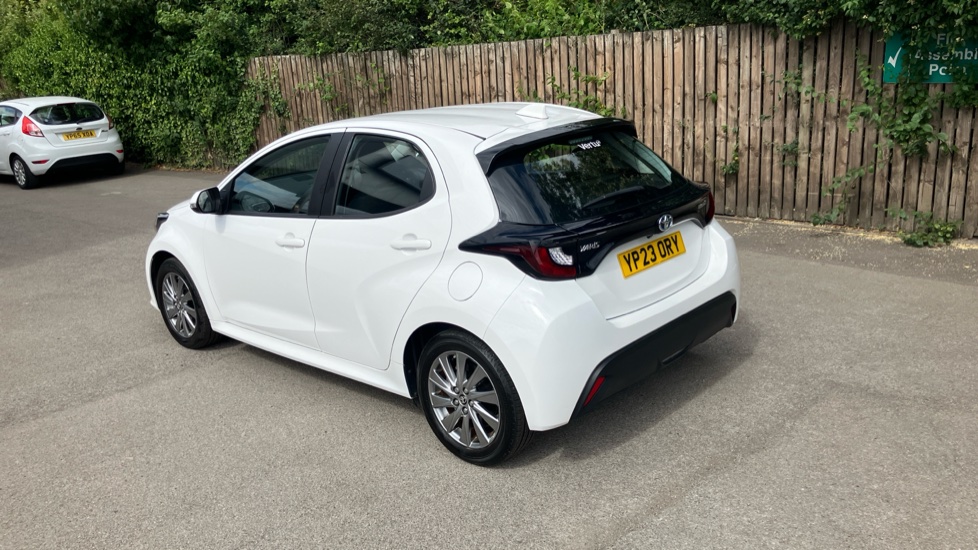 Toyota Yaris 1.5 Hybrid Icon 5dr CVT Hybrid Hatchback - Image 31