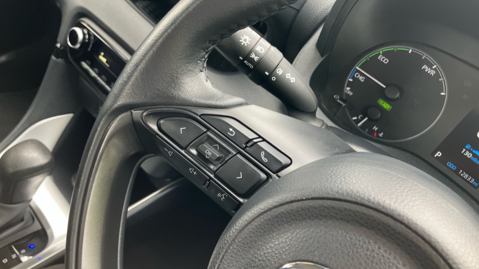 Toyota Yaris 1.5 Hybrid Icon 5dr CVT Hybrid Hatchback - Image 32
