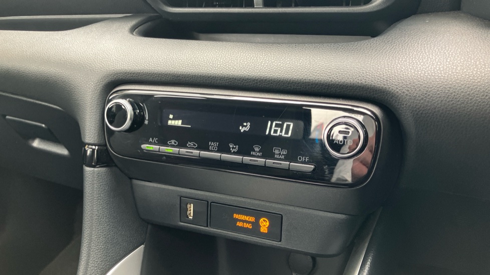 Toyota Yaris 1.5 Hybrid Icon 5dr CVT Hybrid Hatchback - Image 34