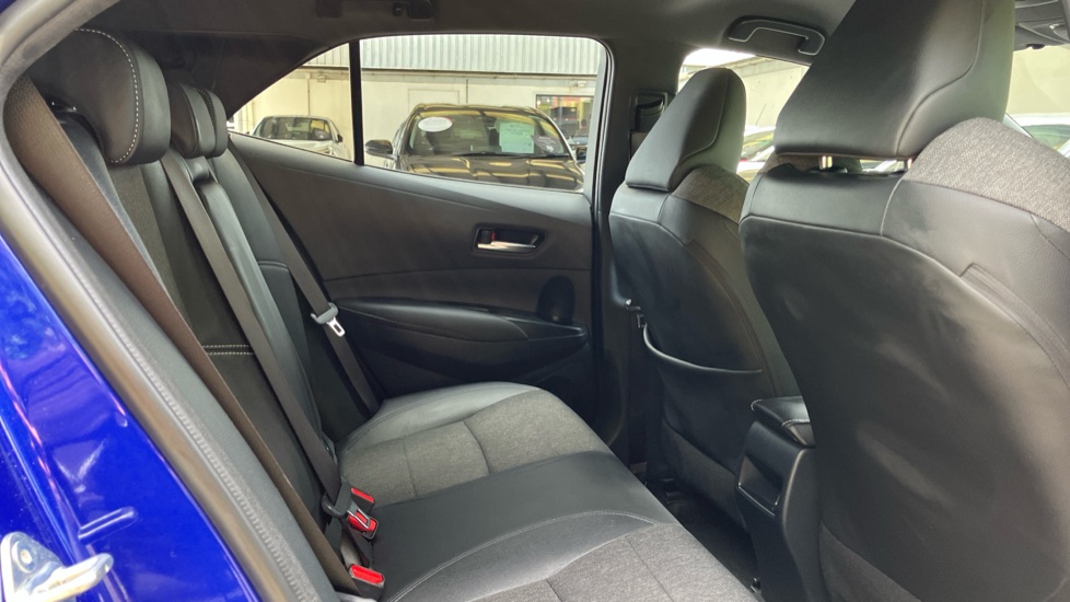 Toyota Corolla 1.8 Hybrid Design 5dr CVT Hybrid Hatchback - Image 8