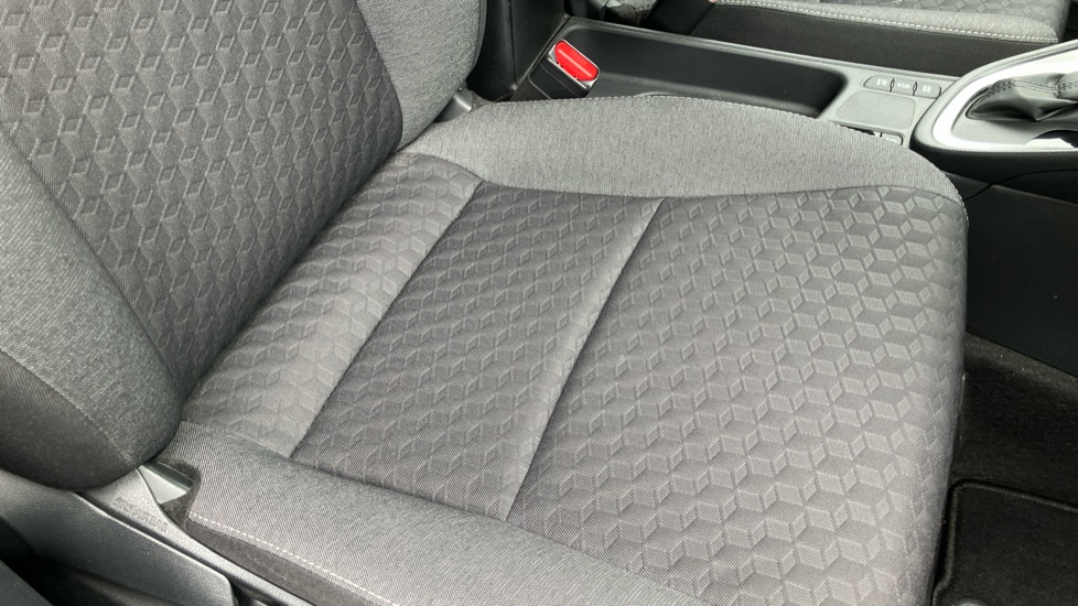 Toyota Yaris 1.5 Hybrid Design 5dr CVT Hybrid Hatchback - Image 17