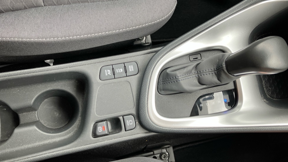 Toyota Yaris 1.5 Hybrid Design 5dr CVT Hybrid Hatchback - Image 38