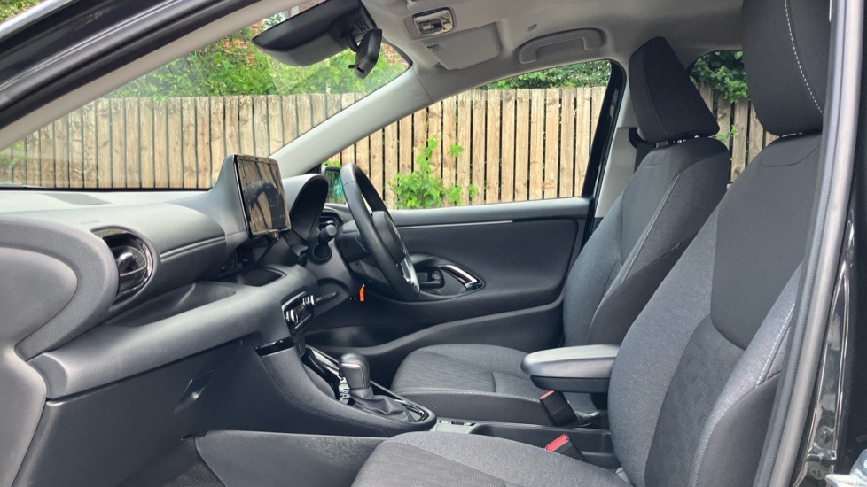 Toyota Yaris 1.5 Hybrid Design 5dr CVT Hybrid Hatchback - Image 5
