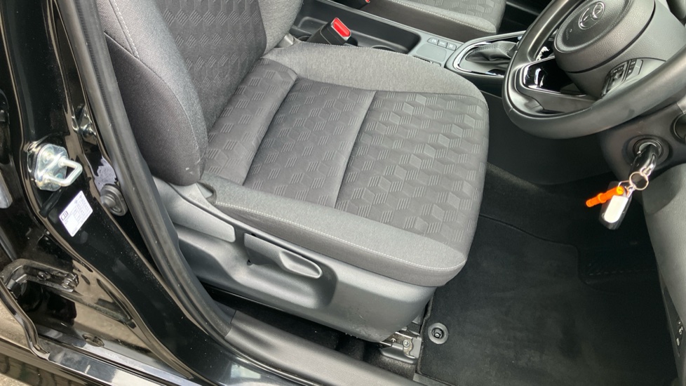 Toyota Yaris 1.5 Hybrid Design 5dr CVT Hybrid Hatchback - Image 17