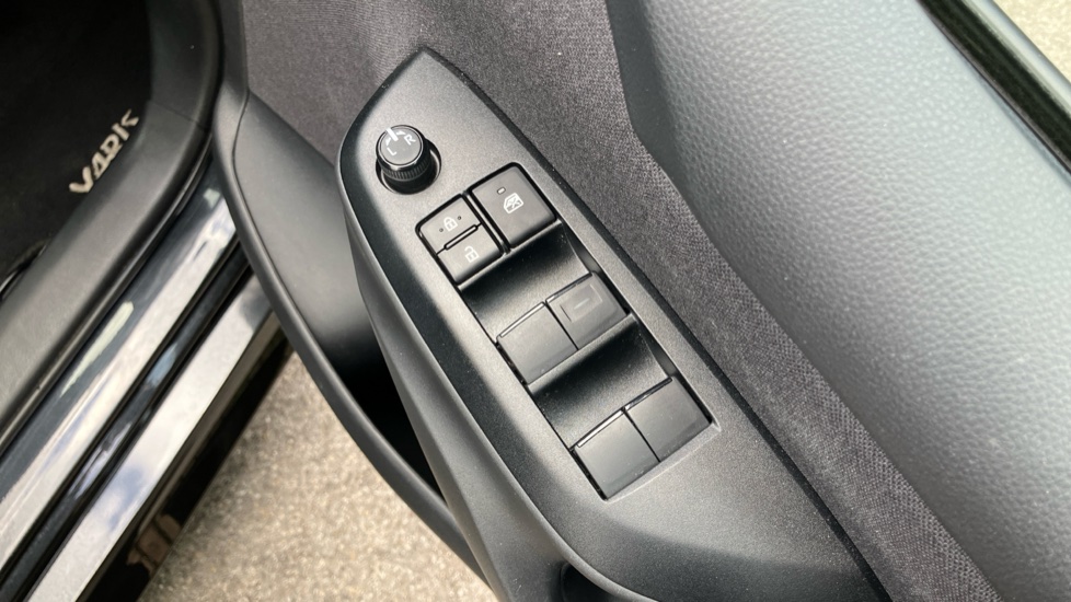 Toyota Yaris 1.5 Hybrid Design 5dr CVT Hybrid Hatchback - Image 30