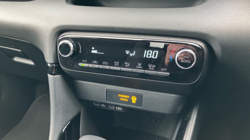 Toyota Yaris 1.5 Hybrid Design 5dr CVT Hybrid Hatchback - Image 34