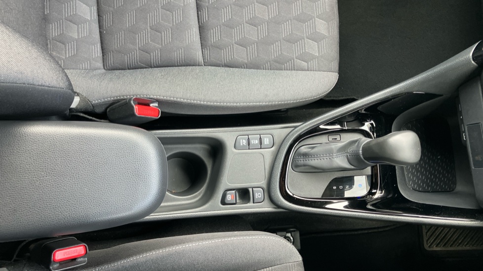 Toyota Yaris 1.5 Hybrid Design 5dr CVT Hybrid Hatchback - Image 48