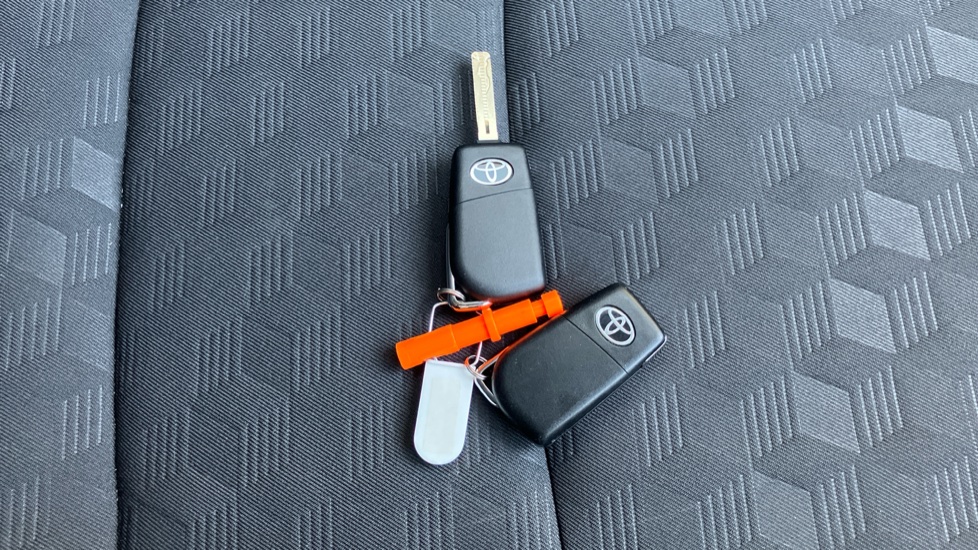 Toyota Yaris 1.5 Hybrid Design 5dr CVT Hybrid Hatchback - Image 28